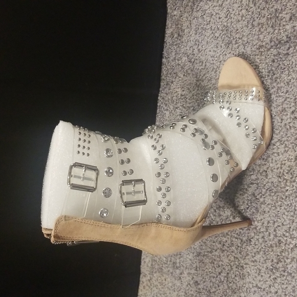 Heels - Picture 2 of 5